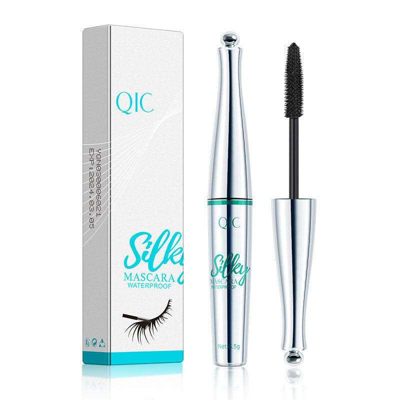 Long-Lasting Waterproof Mascara for Bold, Thick Lashes That Stay in Place