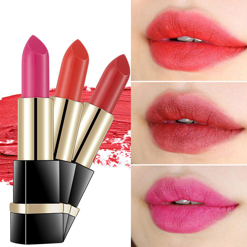 Luxurious Lipstick for Bold, Vibrant Color and Smooth Application