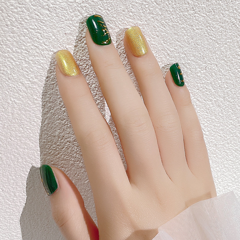 Perfect Size Green and Gold Artificial nails – Elegant and Glamorous Nail Art